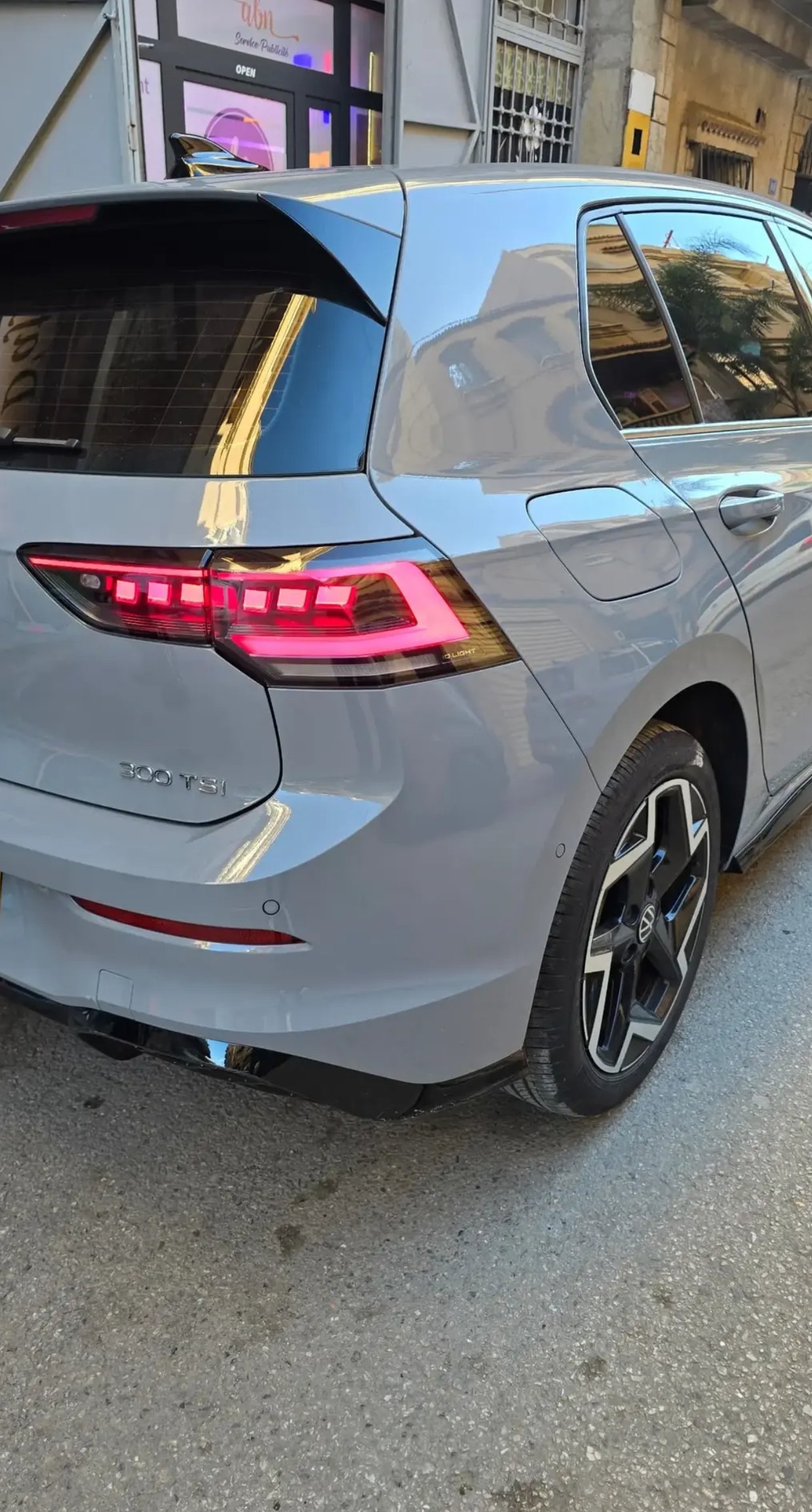 
								Golf 8.5 R-Line 300TSI full									