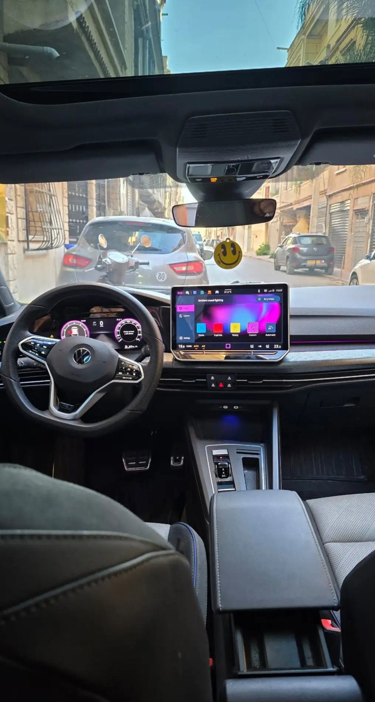 
								Golf 8.5 R-Line 300TSI full									