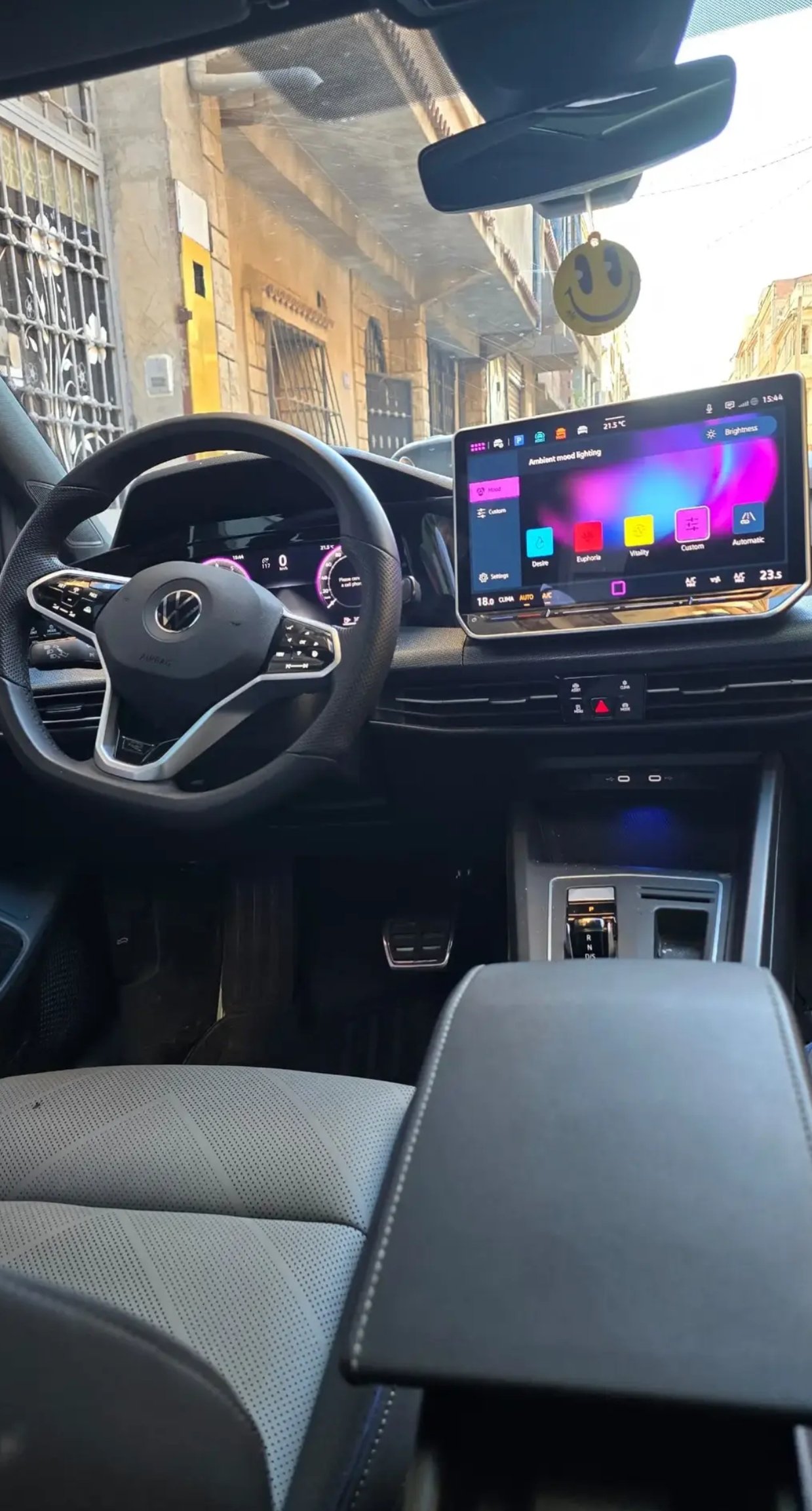 
								Golf 8.5 R-Line 300TSI full									